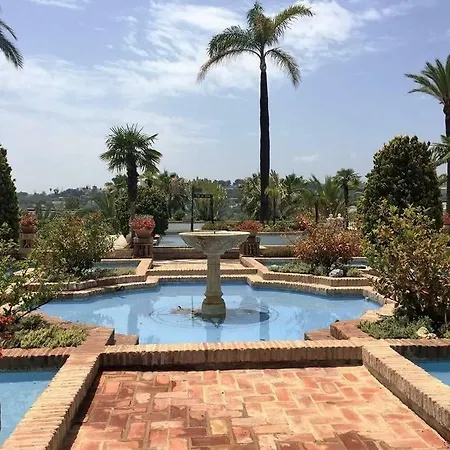 Aloha Gardens Townhouse Апартаменты *